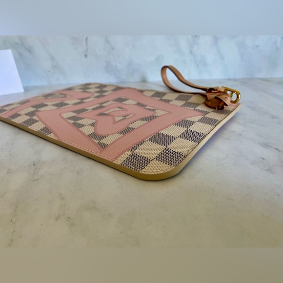 ❗️SOLD❗️Tahitian Neverfull Pouch - Picture 4 of 9